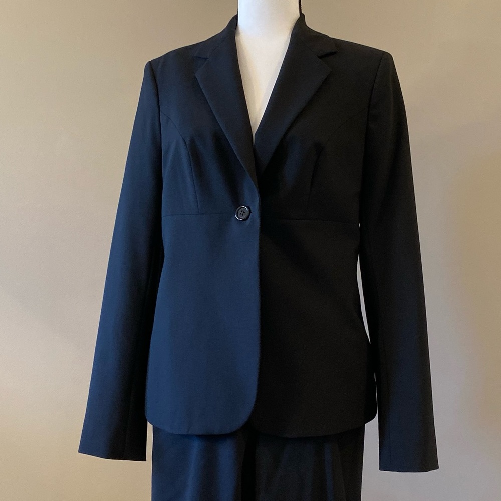 Black Perfect Travel Suit from The Limited Size 10